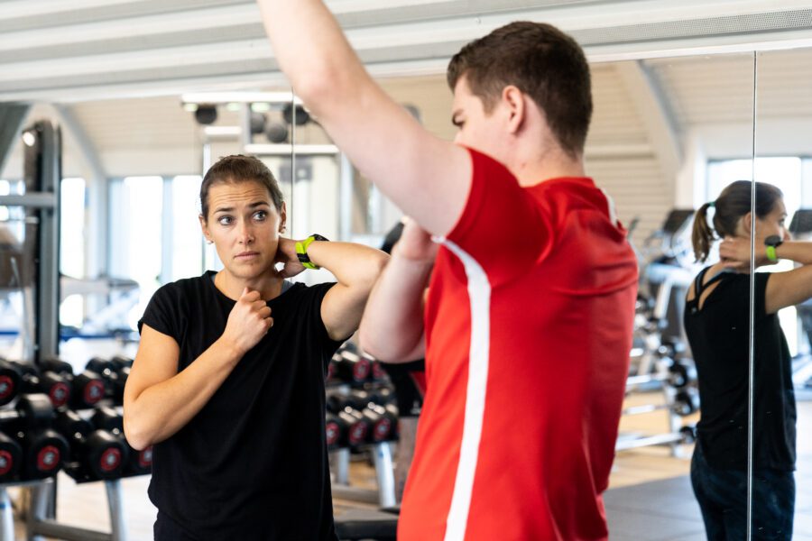 pt coach showing students an exercise