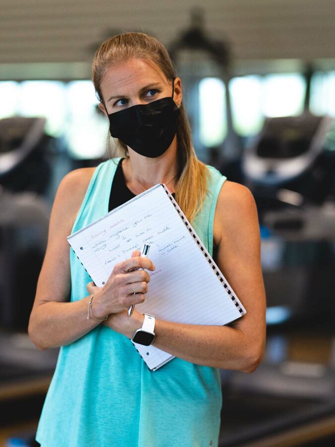 Woman wearing a mask for COVID 19 in the gym