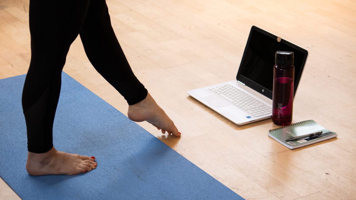 Woman's feet pointed toes