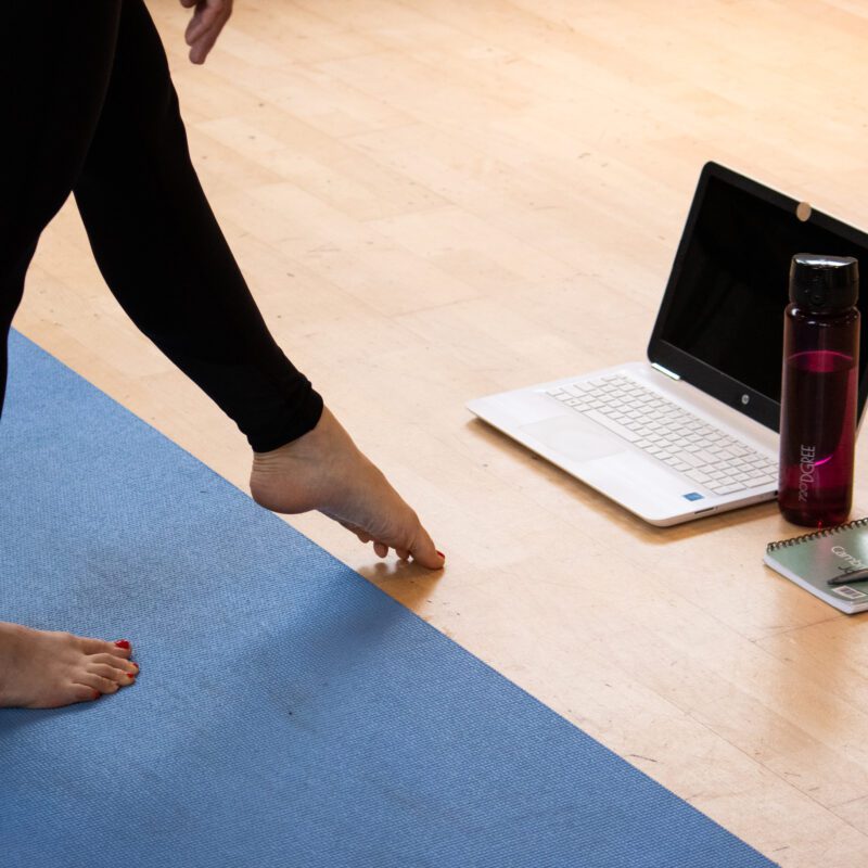 Woman's feet pointed toes